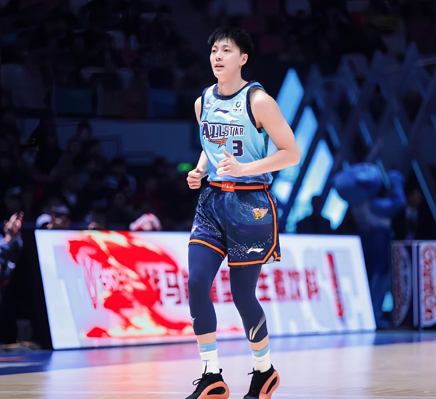 星空体育下载-包含广东宏远冲刺阶段外线爆发，志在全明星赛名次提升，管理层满意，训练强度明显提升的词条